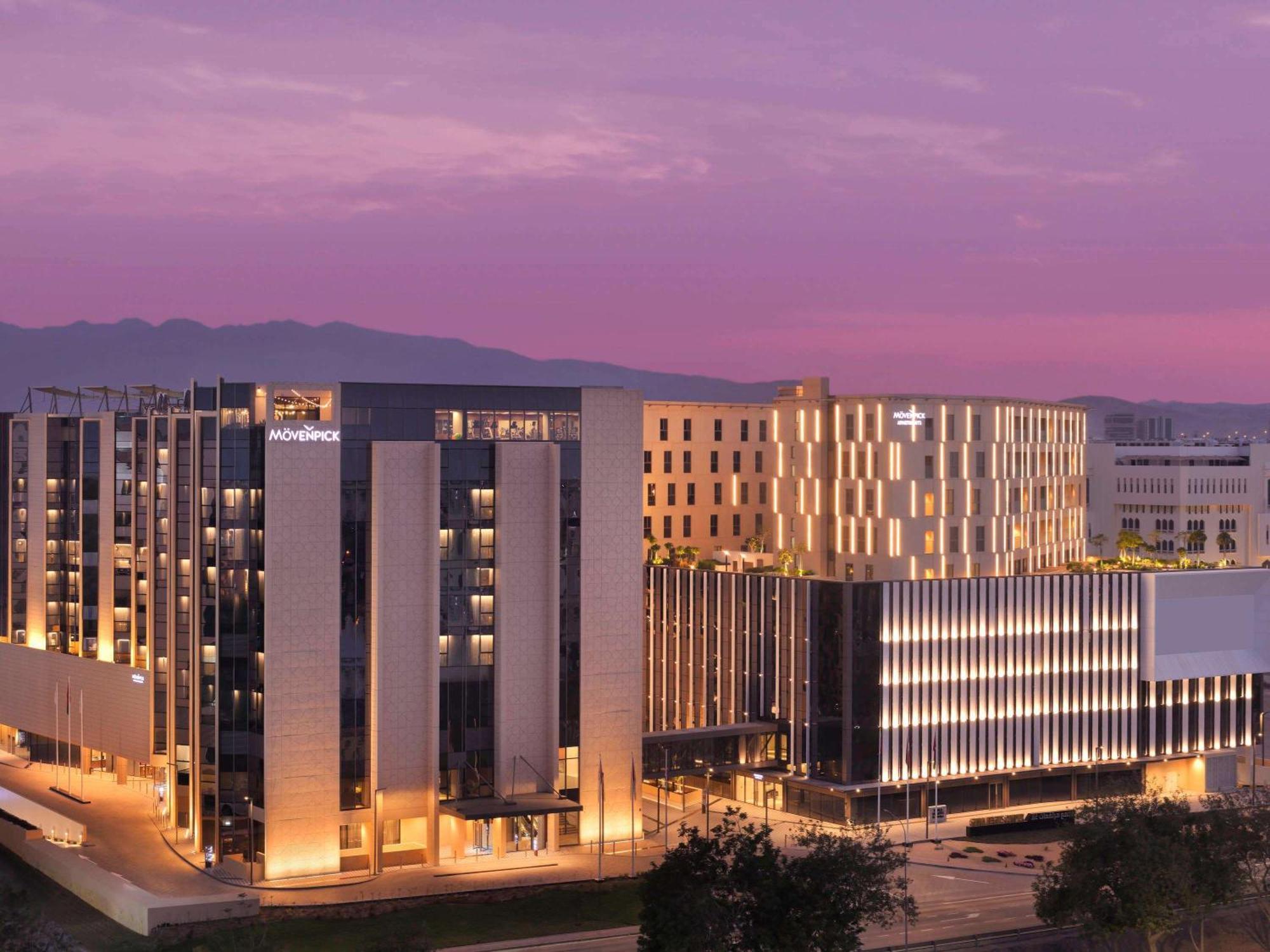 Moevenpick Hotel & Apartments Ghala Mascate Exterior foto The West End