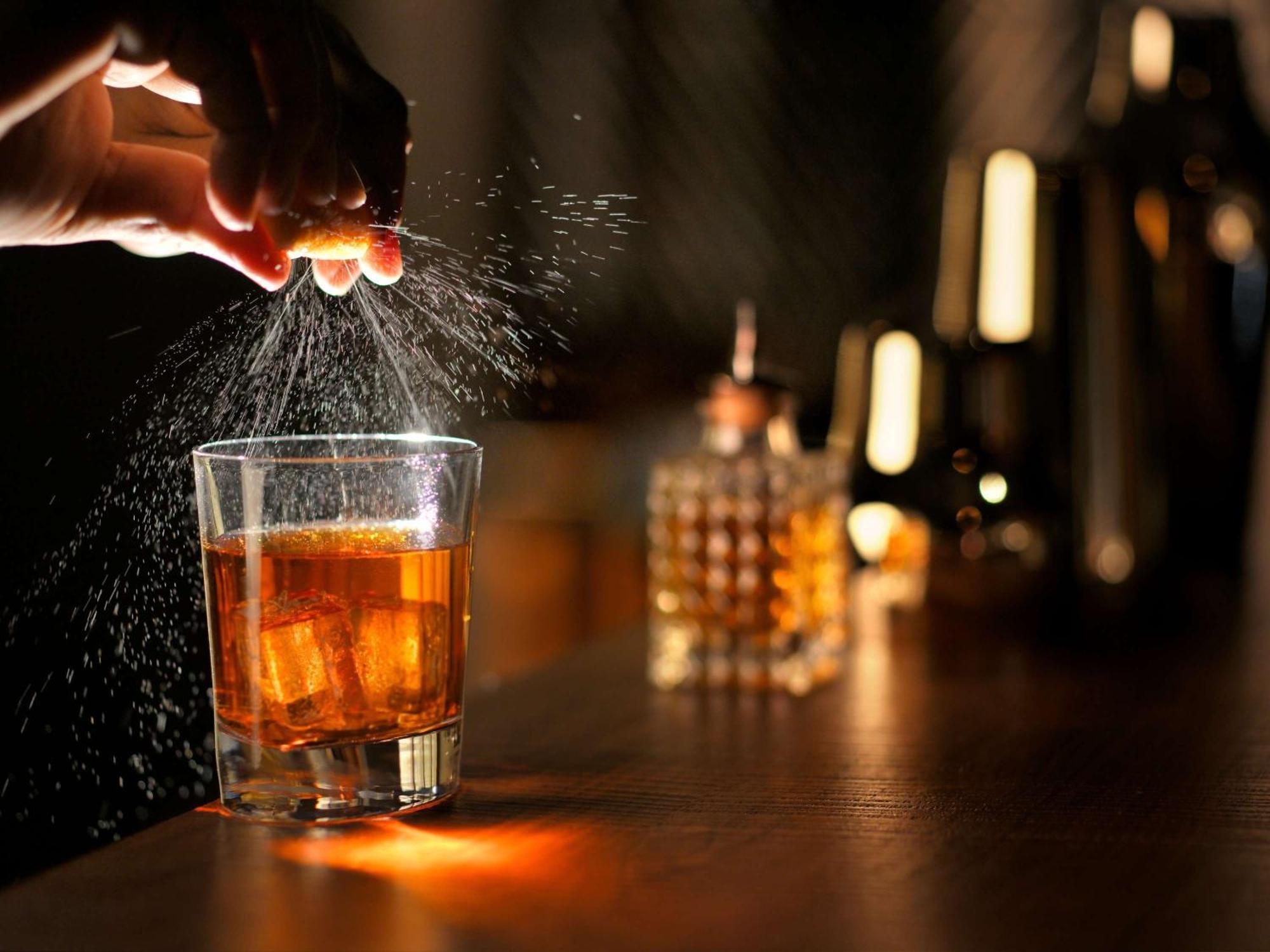 Moevenpick Hotel & Apartments Ghala Mascate Exterior foto A glass of Old Fashioned