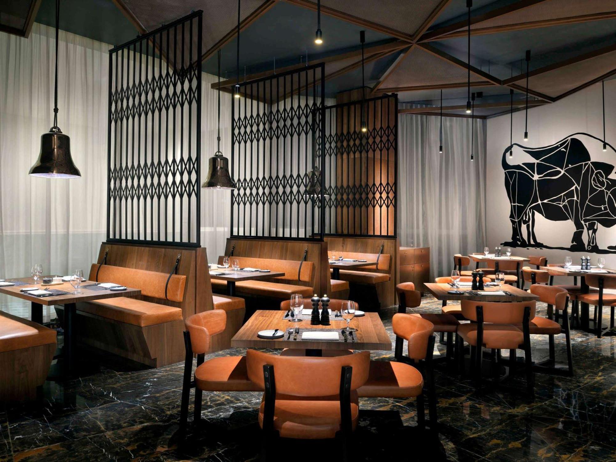 Moevenpick Hotel & Apartments Ghala Mascate Exterior foto The interior of a typical restaurant