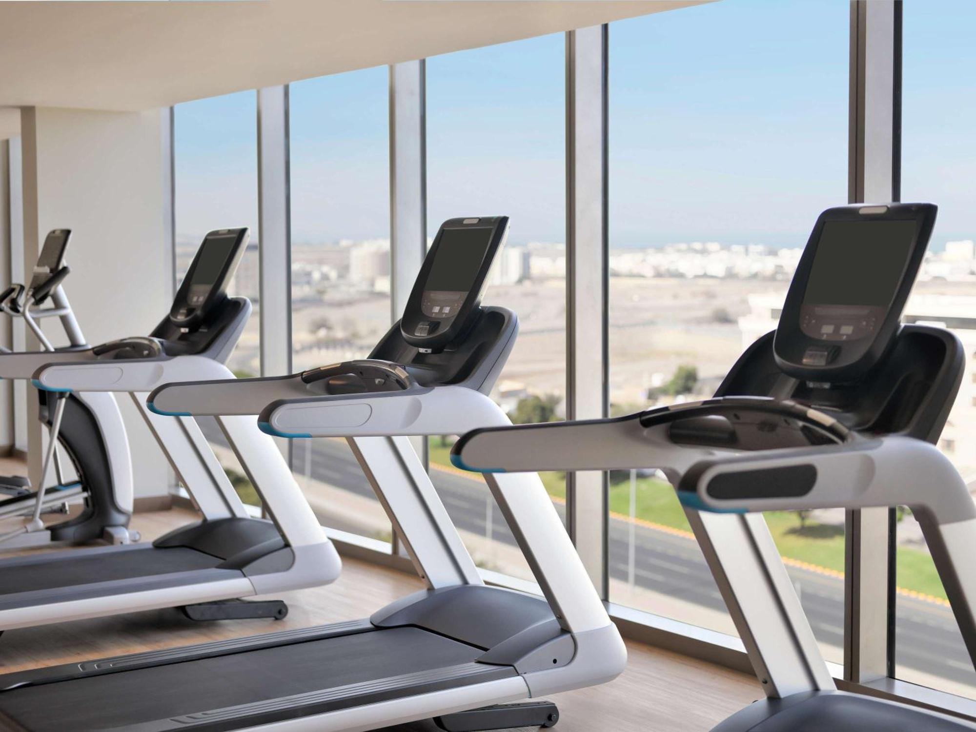 Moevenpick Hotel & Apartments Ghala Mascate Exterior foto The gym at the hotel